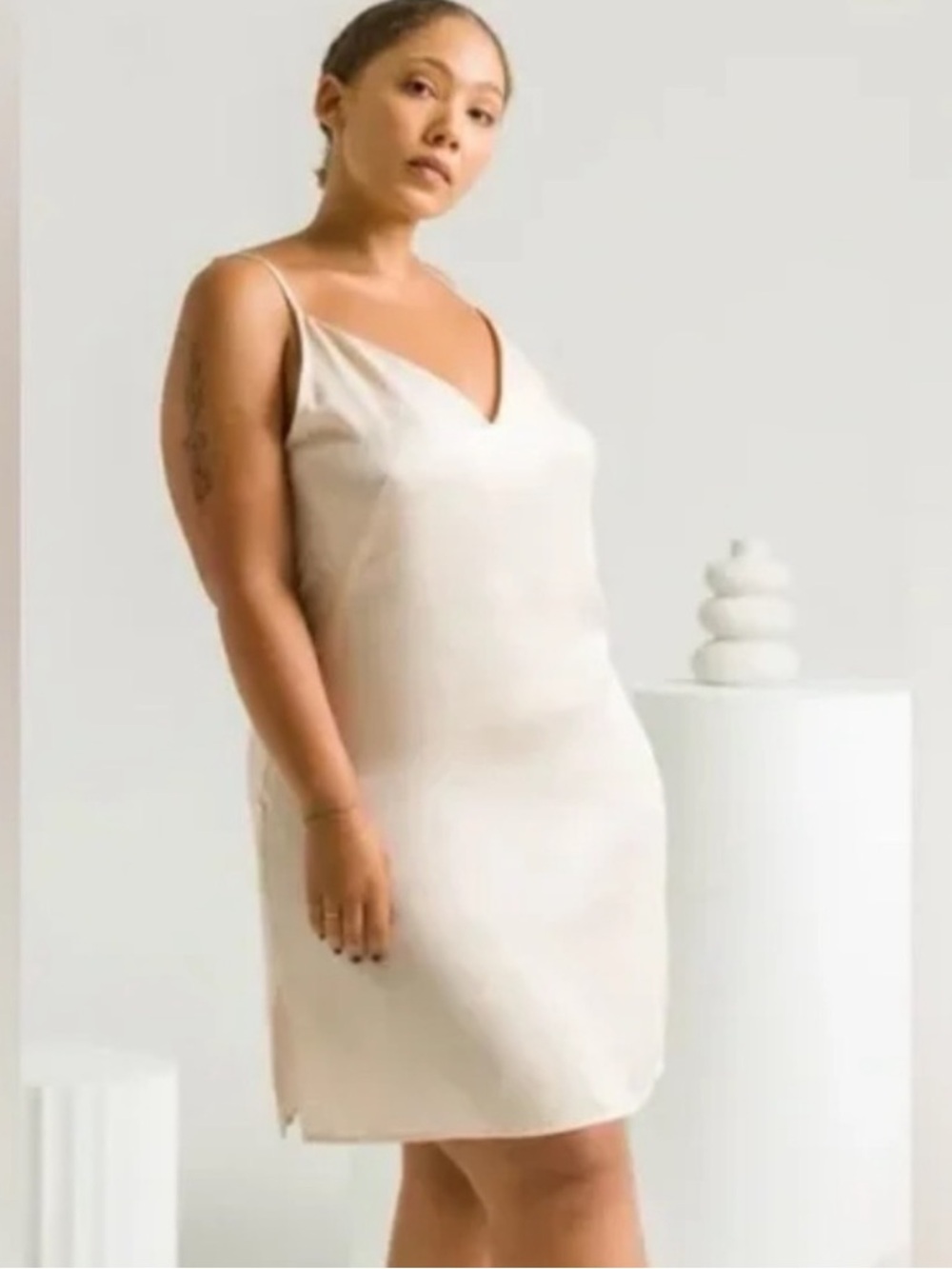 Ettitude Bamboo Sateen slip dress in Oat / Cream Size Medium Retail $129